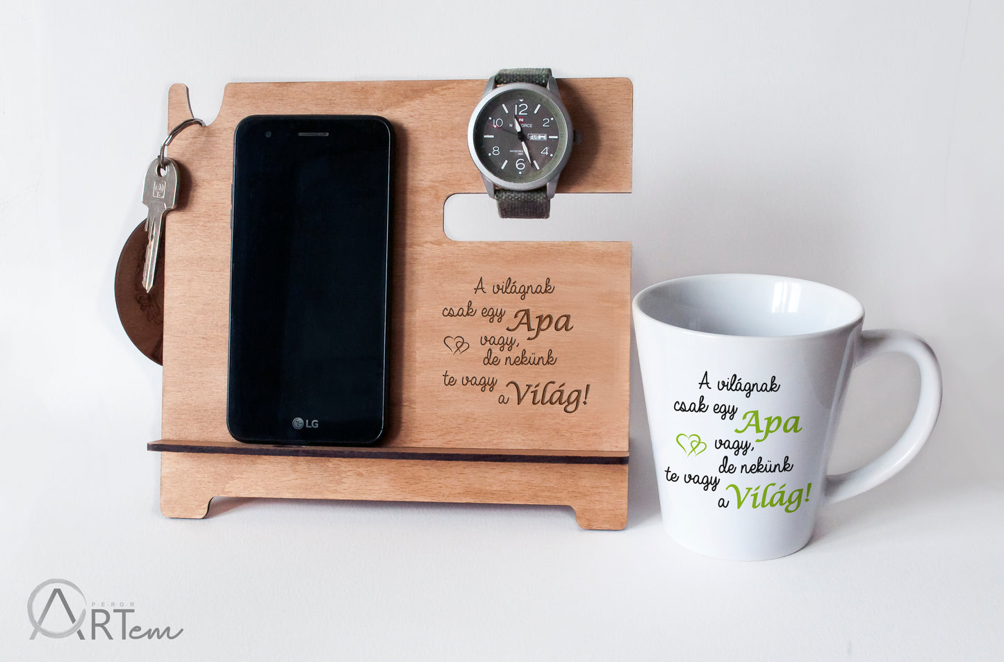 Apás telefon, óra és kulcstartó bögrével