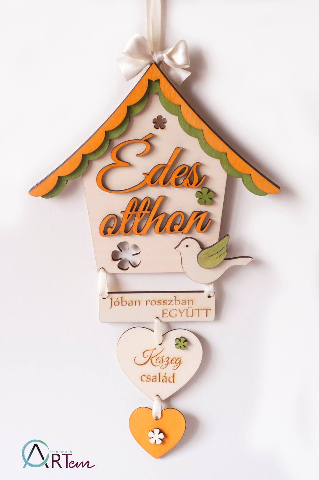Házikós ajtódísz családi návvel